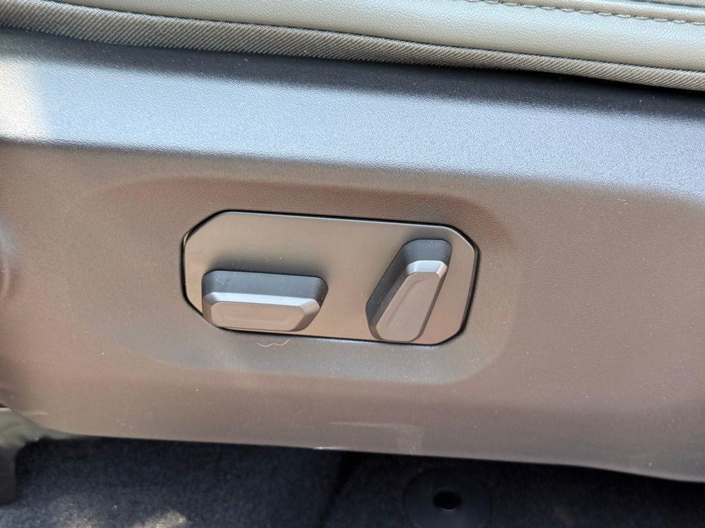 new 2025 Jeep Gladiator car, priced at $53,076