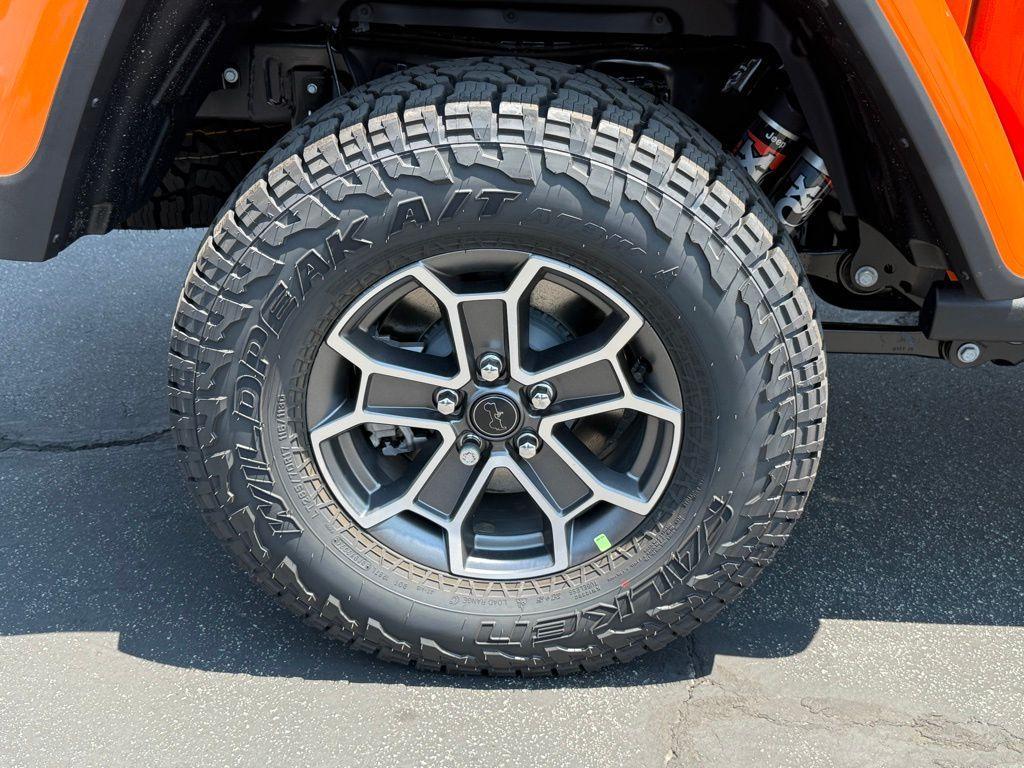 new 2025 Jeep Gladiator car, priced at $53,076