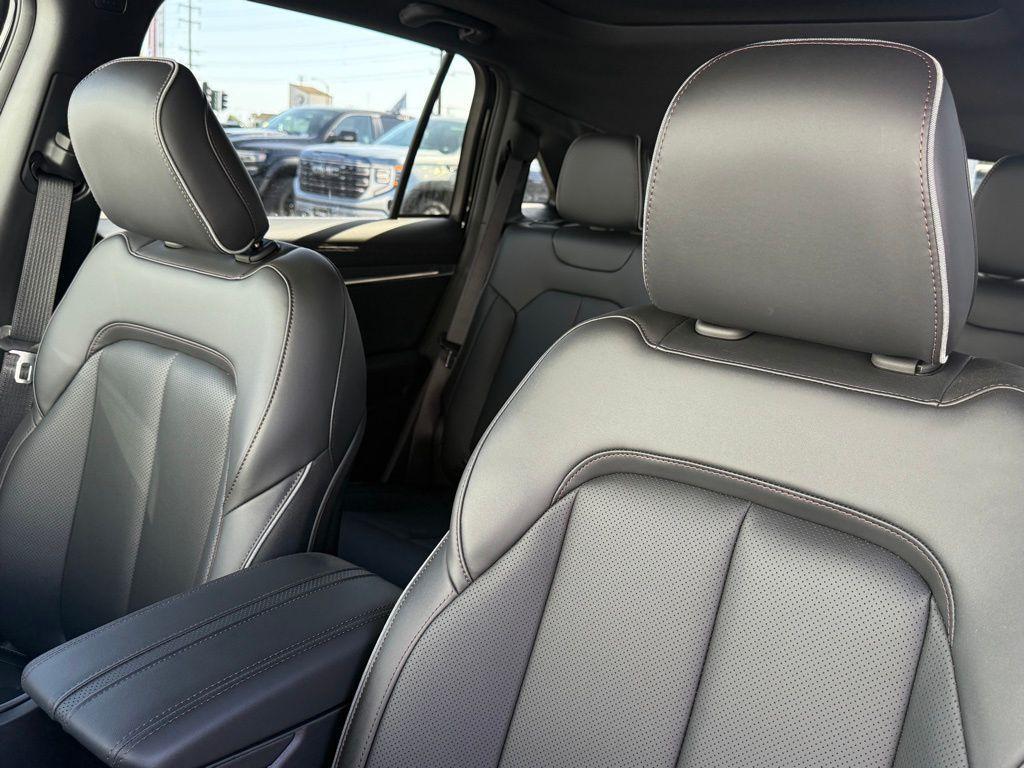 new 2025 Jeep Wagoneer S car, priced at $38,011