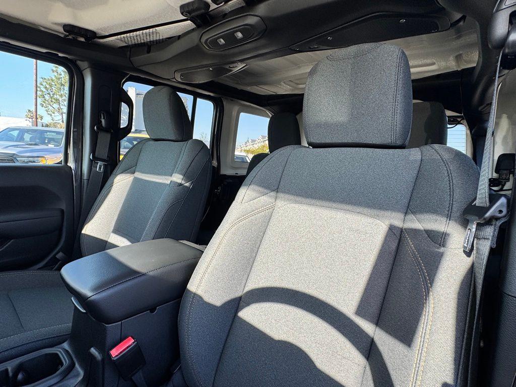 new 2025 Jeep Wrangler car, priced at $40,103