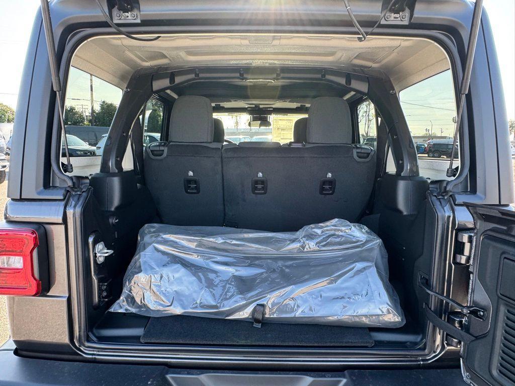 new 2025 Jeep Wrangler car, priced at $40,103
