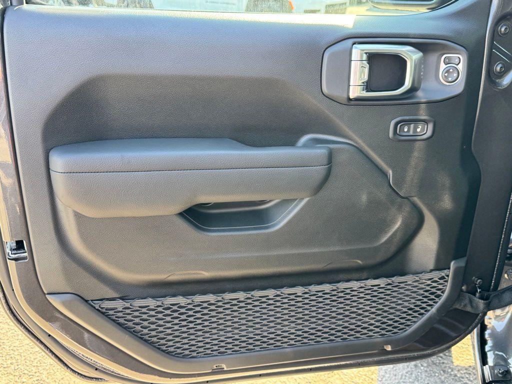 new 2025 Jeep Wrangler car, priced at $40,103