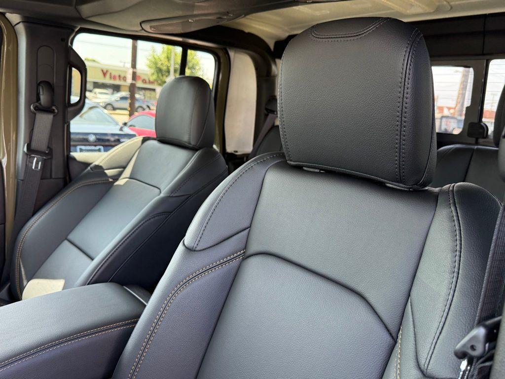 new 2025 Jeep Gladiator car, priced at $45,183