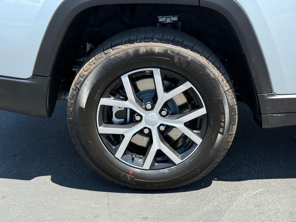 new 2025 Jeep Grand Cherokee L car, priced at $40,899