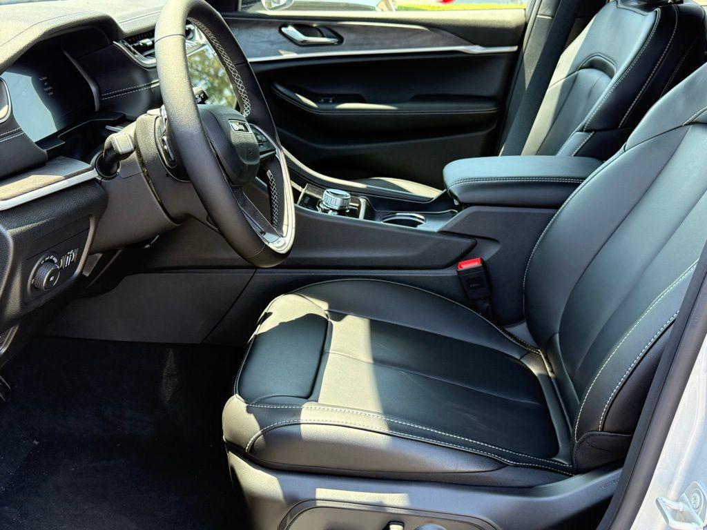 new 2025 Jeep Grand Cherokee L car, priced at $40,899
