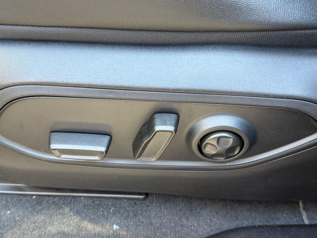 new 2025 Jeep Grand Cherokee car, priced at $40,912