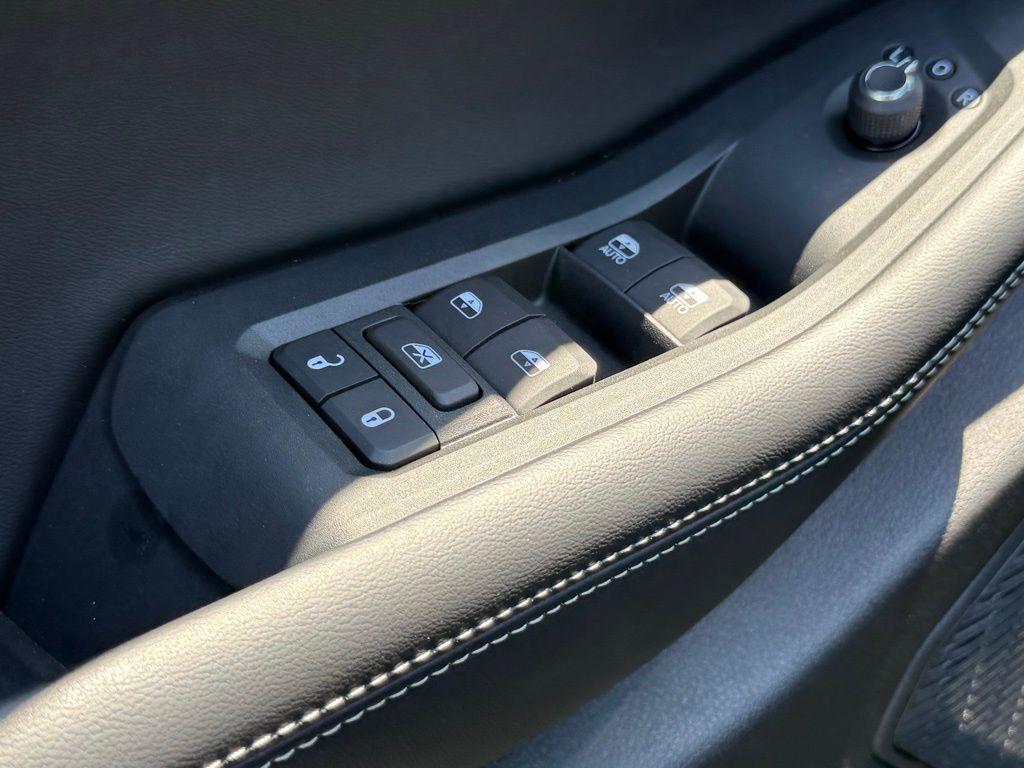 new 2025 Jeep Grand Cherokee car, priced at $40,912