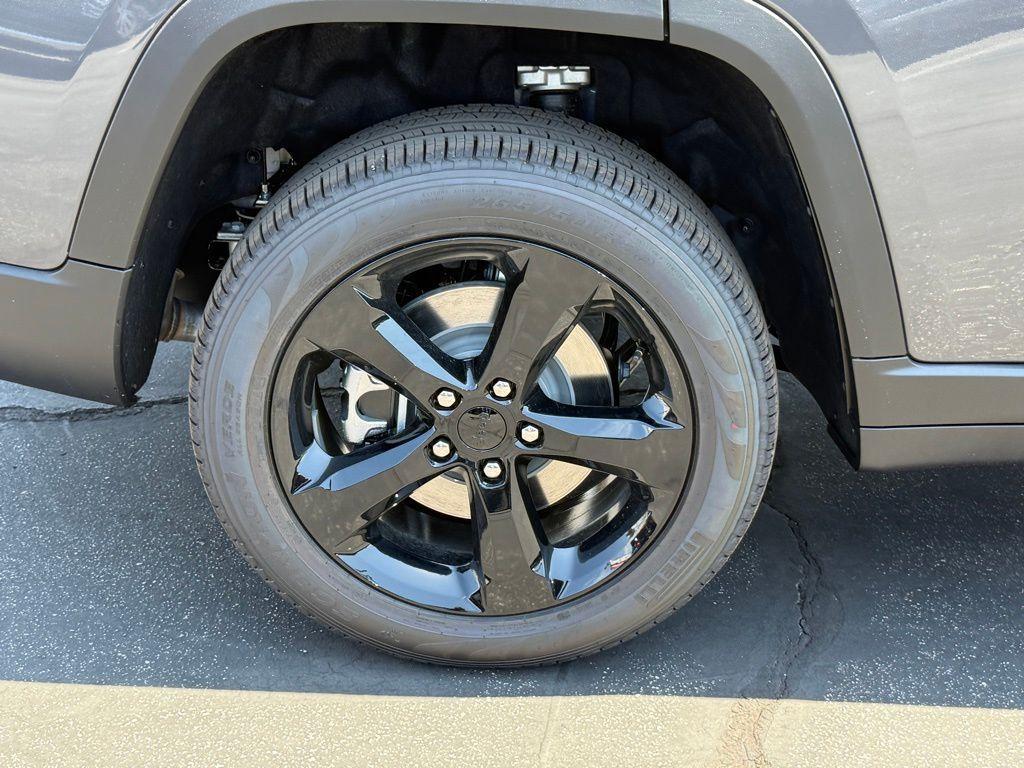 new 2025 Jeep Grand Cherokee L car, priced at $43,352