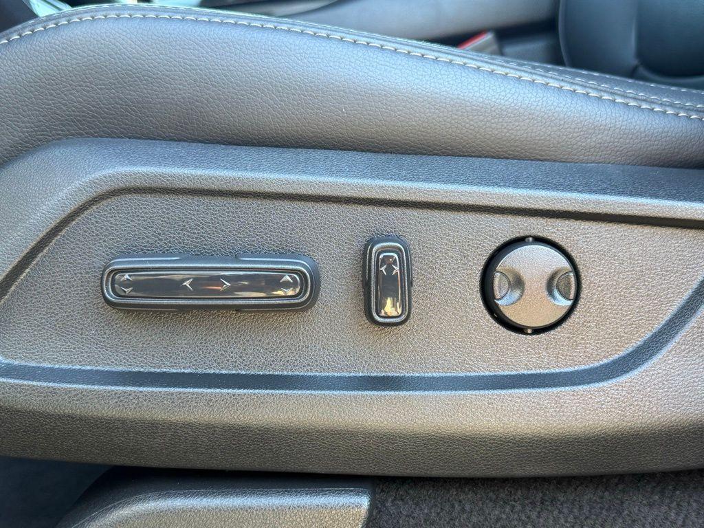 used 2025 Honda Pilot car, priced at $42,997