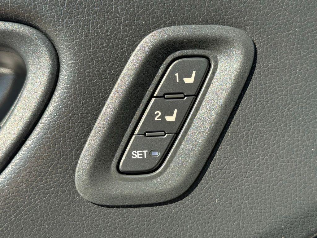 used 2025 Honda Pilot car, priced at $42,997