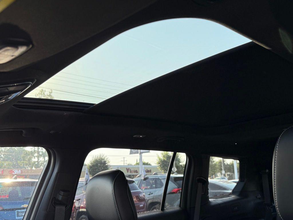 new 2025 Jeep Grand Cherokee L car, priced at $42,552