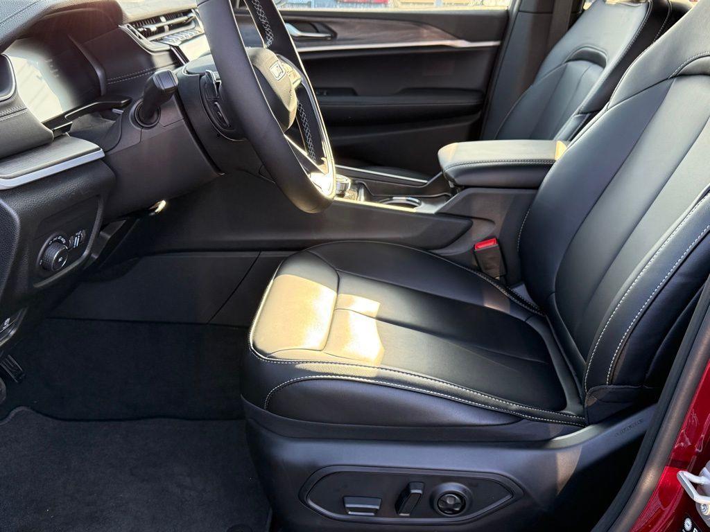 new 2025 Jeep Grand Cherokee L car, priced at $42,552