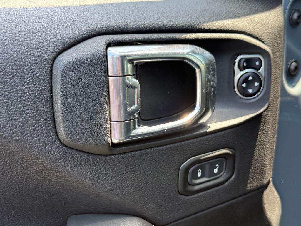 new 2025 Jeep Wrangler car, priced at $92,327