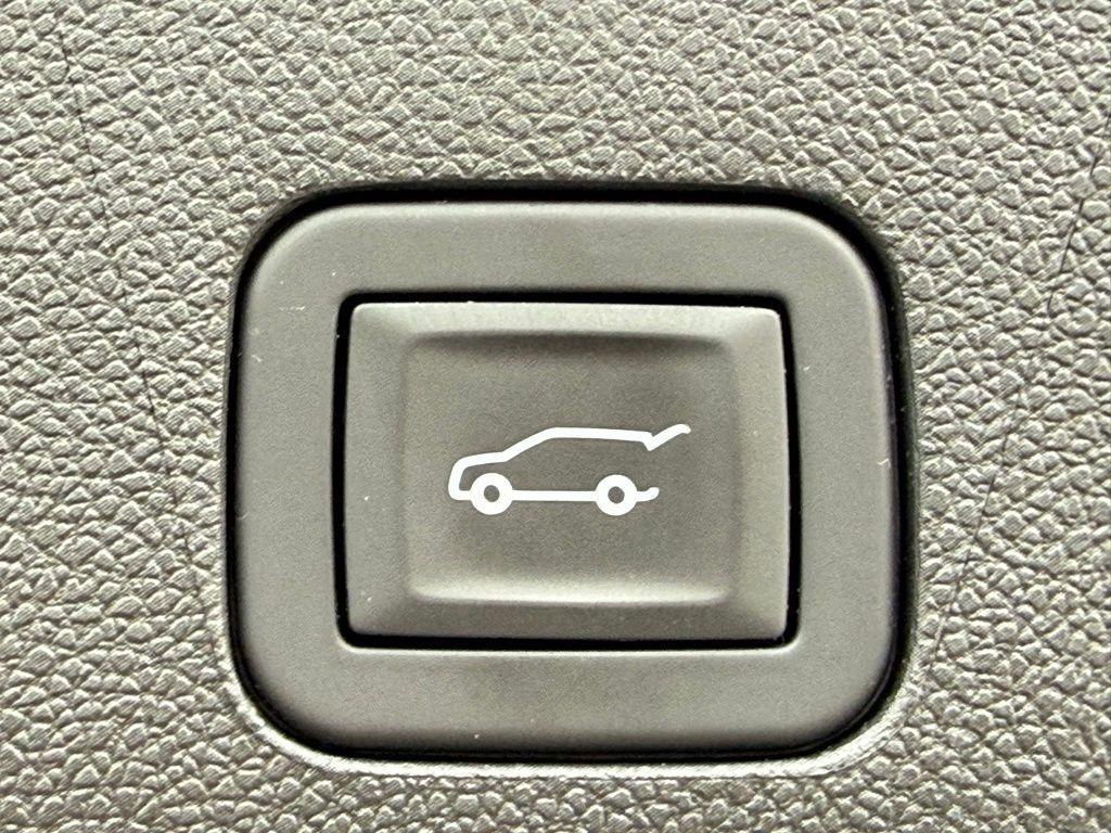 used 2025 Cadillac Escalade ESV car, priced at $101,066