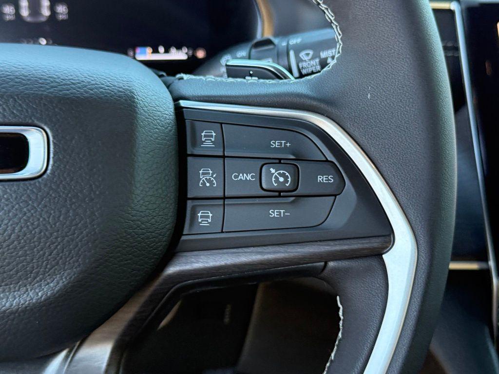 new 2025 Jeep Grand Cherokee car, priced at $45,876