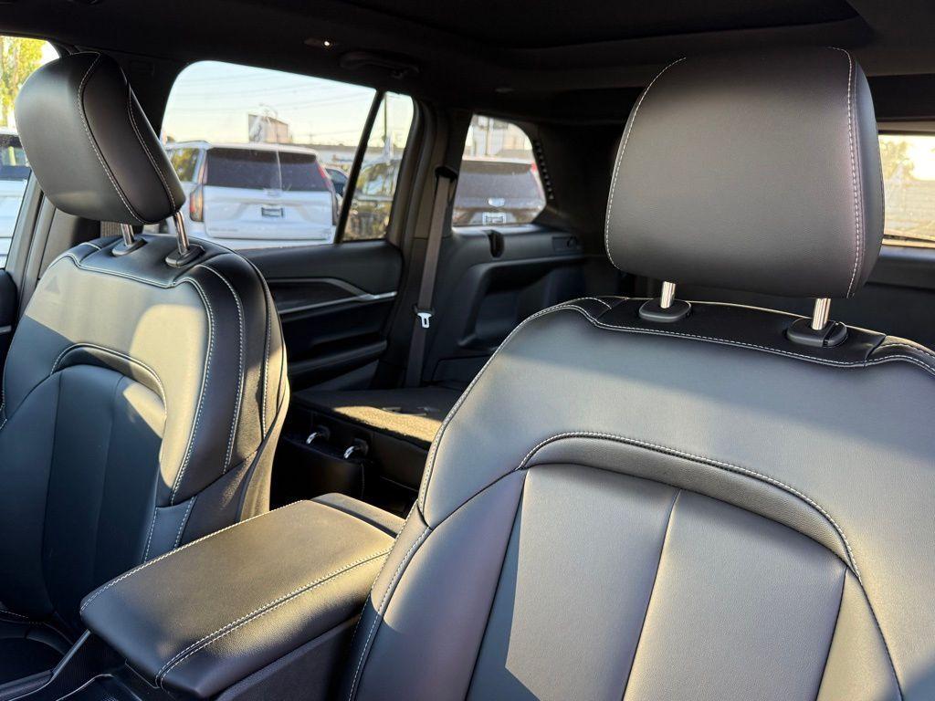 new 2025 Jeep Grand Cherokee car, priced at $45,876