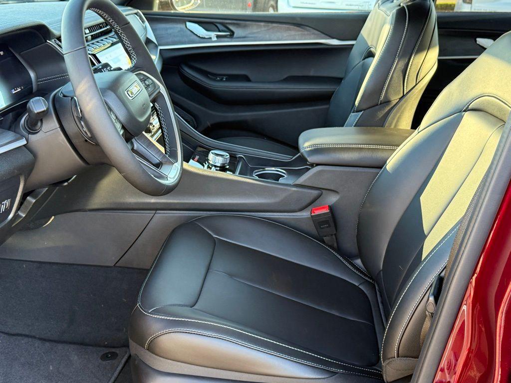 new 2025 Jeep Grand Cherokee car, priced at $45,876