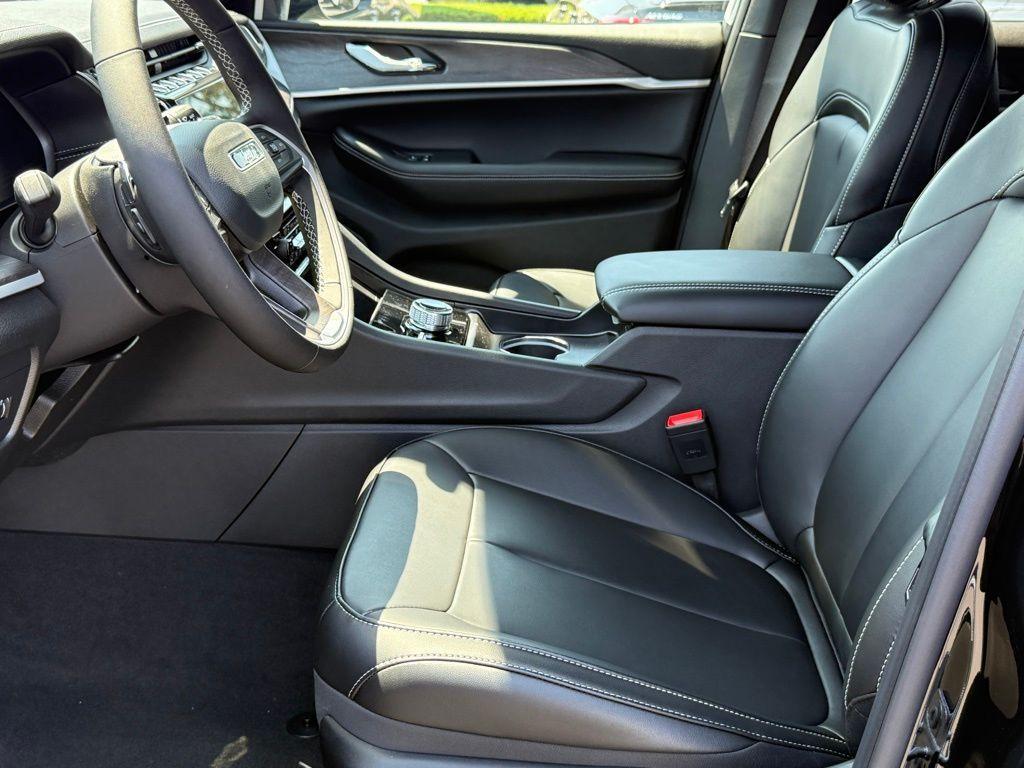 new 2025 Jeep Grand Cherokee car, priced at $42,712