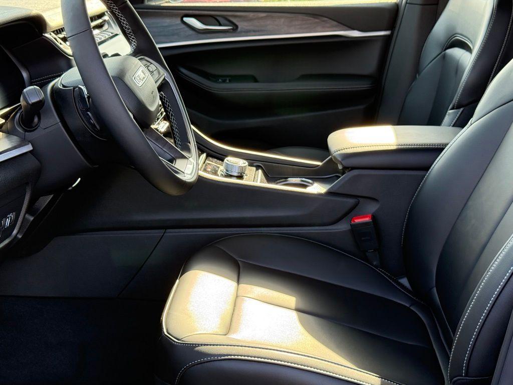 new 2025 Jeep Grand Cherokee L car, priced at $41,016