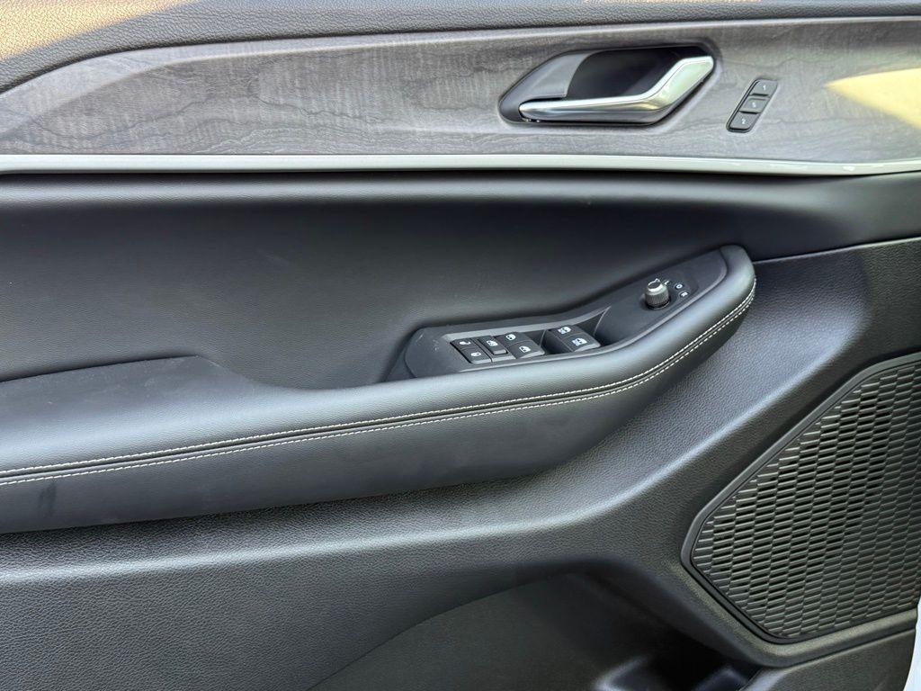 new 2025 Jeep Grand Cherokee L car, priced at $41,016