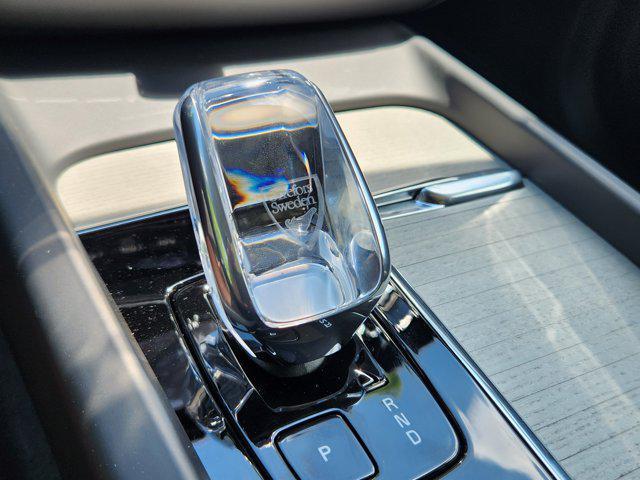 new 2025 Volvo XC60 car, priced at $60,460