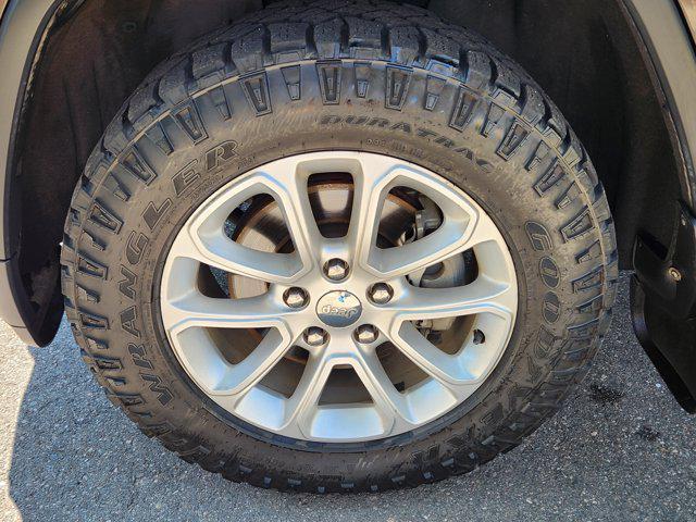used 2015 Jeep Grand Cherokee car, priced at $13,689