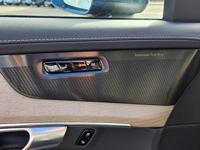 new 2026 Volvo XC90 Plug-In Hybrid car, priced at $76,625