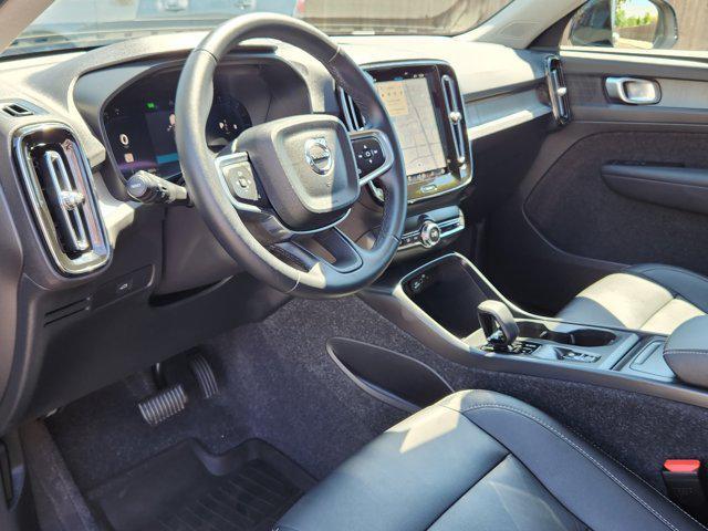 new 2025 Volvo XC40 car, priced at $40,015