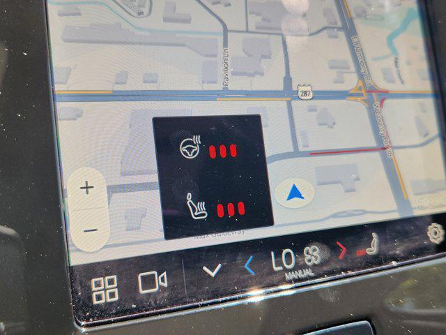 new 2025 Volvo XC40 car, priced at $40,015