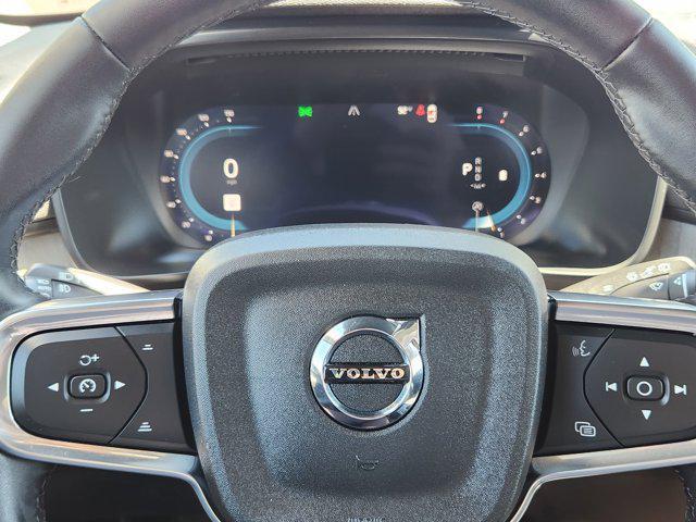 new 2025 Volvo XC40 car, priced at $40,015