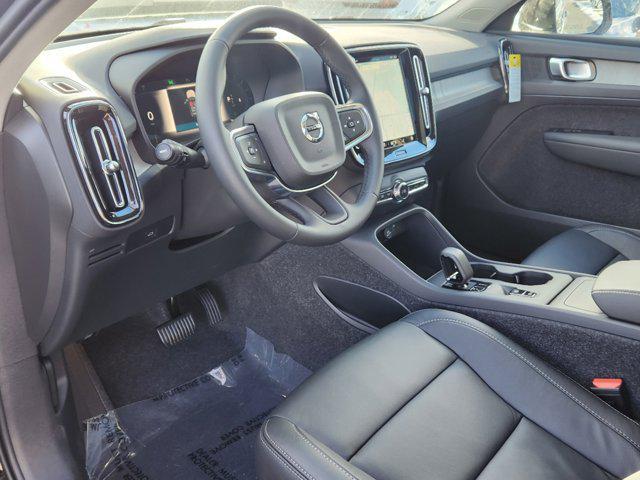 new 2025 Volvo XC40 car, priced at $40,515
