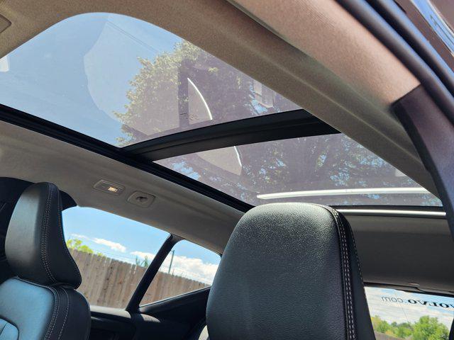 new 2025 Volvo XC40 car, priced at $40,015