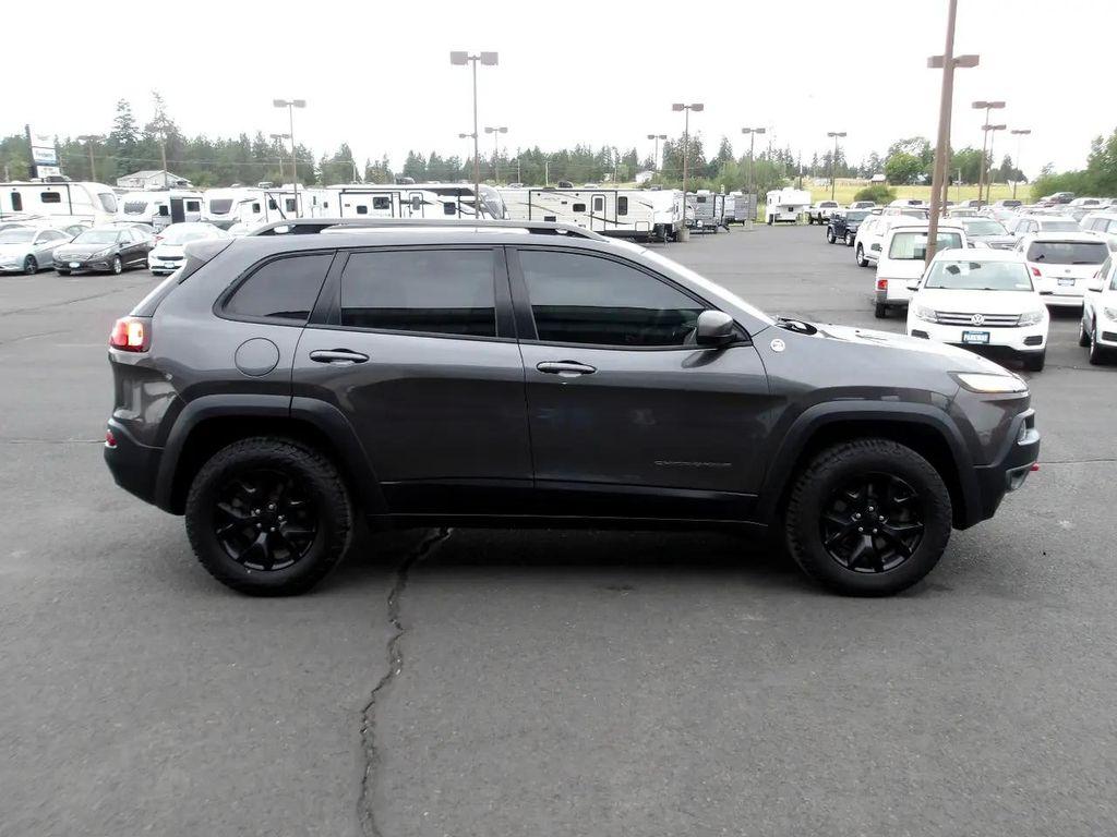used 2015 Jeep Cherokee car, priced at $10,745