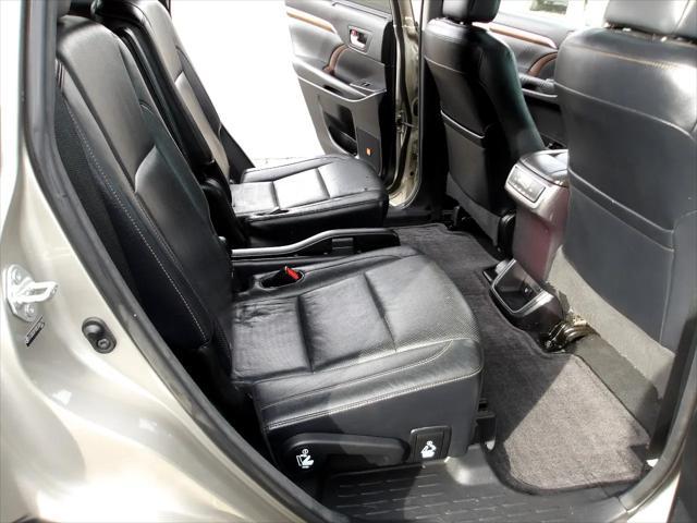used 2014 Toyota Highlander Hybrid car, priced at $18,995