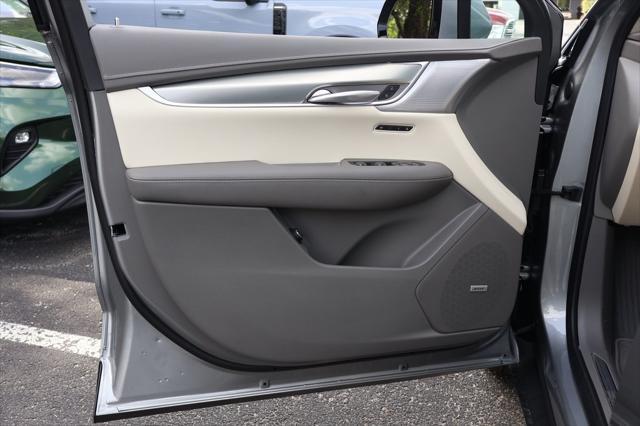 new 2025 Cadillac XT5 car, priced at $53,089