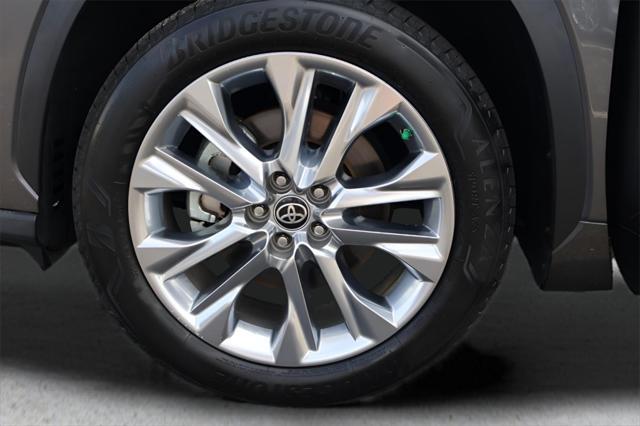 used 2023 Toyota Highlander car, priced at $37,993