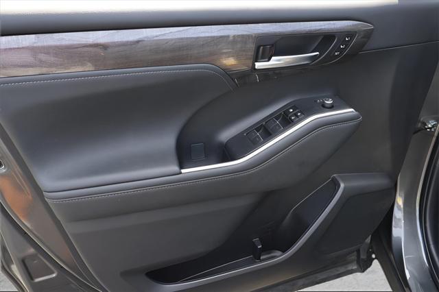 used 2023 Toyota Highlander car, priced at $37,993