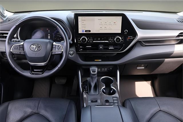 used 2023 Toyota Highlander car, priced at $37,993