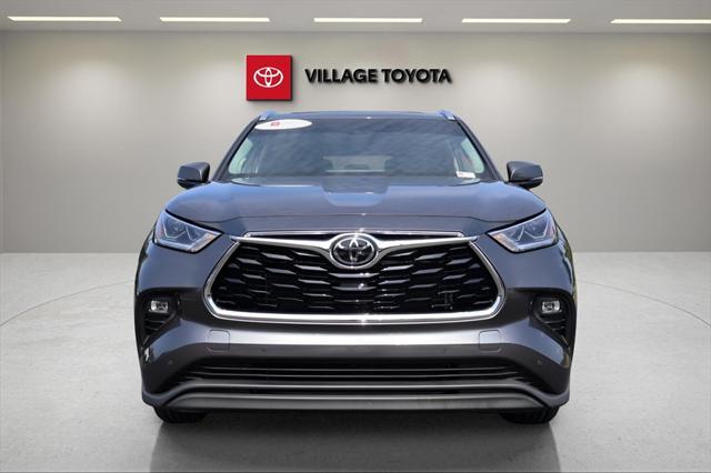 used 2023 Toyota Highlander car, priced at $37,993