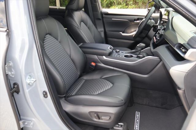 new 2025 Toyota Highlander car, priced at $50,332