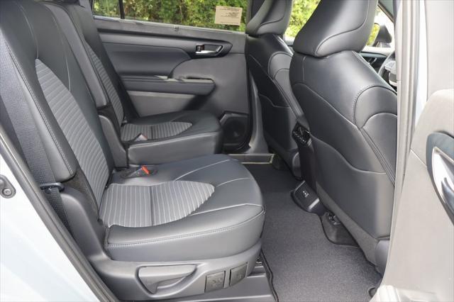 new 2025 Toyota Highlander car, priced at $50,332