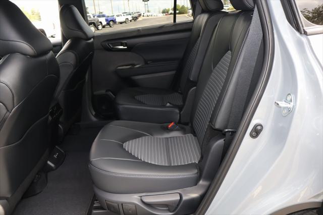 new 2025 Toyota Highlander car, priced at $50,332