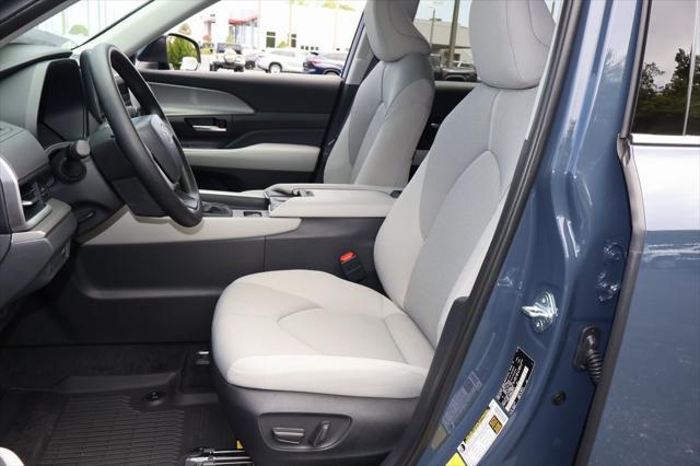 new 2025 Toyota Highlander car, priced at $43,127