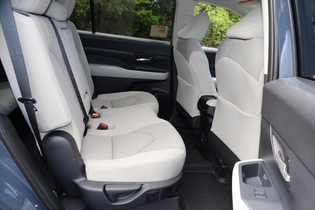 new 2025 Toyota Highlander car, priced at $43,127