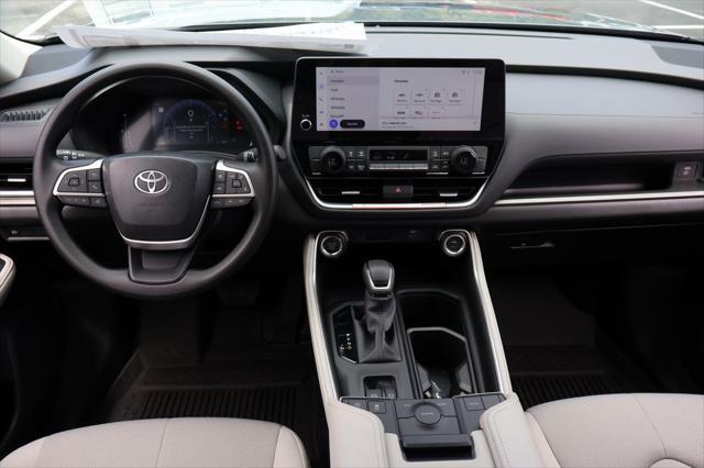 new 2025 Toyota Highlander car, priced at $43,127