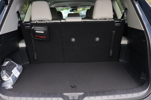 new 2025 Toyota Highlander car, priced at $43,127