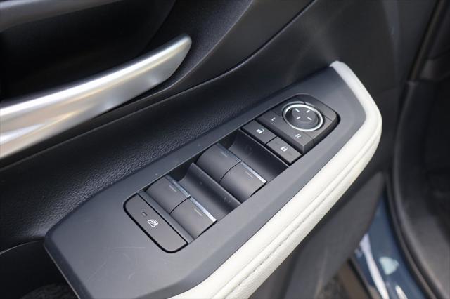 new 2025 Toyota Highlander car, priced at $43,127
