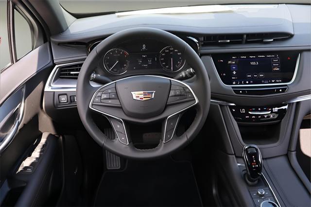 new 2025 Cadillac XT5 car, priced at $45,515