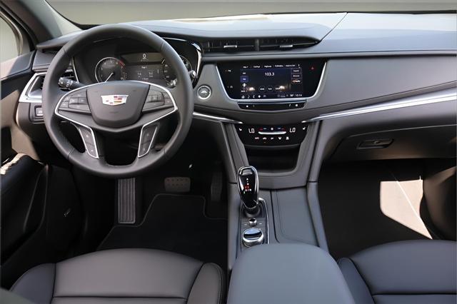 new 2025 Cadillac XT5 car, priced at $45,515