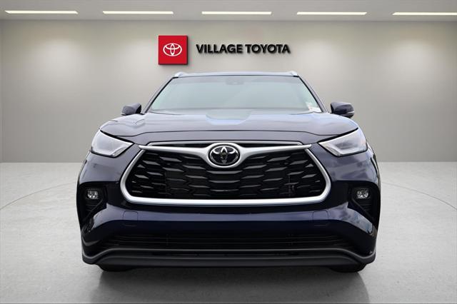 used 2025 Toyota Highlander car, priced at $46,771